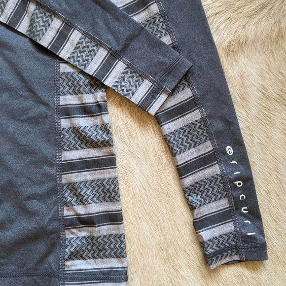 Rip Curl rush guard - Picture 2 of 4